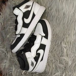 Air Jordan: Youth Shoes (highcut)